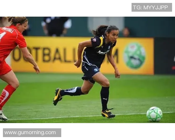 梦见女足球星预示人生转机象征自我奋斗与荣耀启示