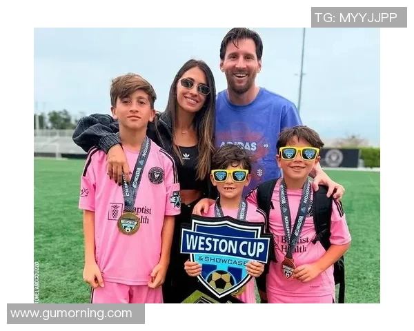 足球星二代拍照技巧大揭秘 父母的基因加持如何让镜头下的他们更具魅力