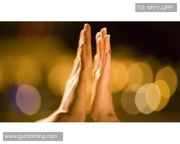 足球球星拐杖故事揭秘:传奇运动员如何挑战命运、超越伤痛重新站起