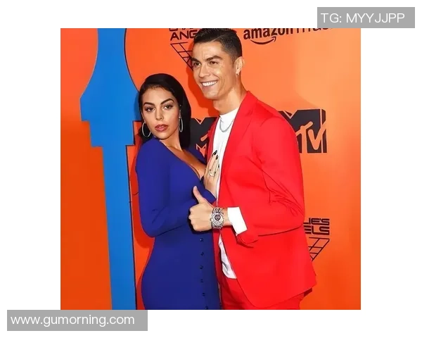 哪个足球球星在人品上最受称赞，展现了无私精神与职业道德